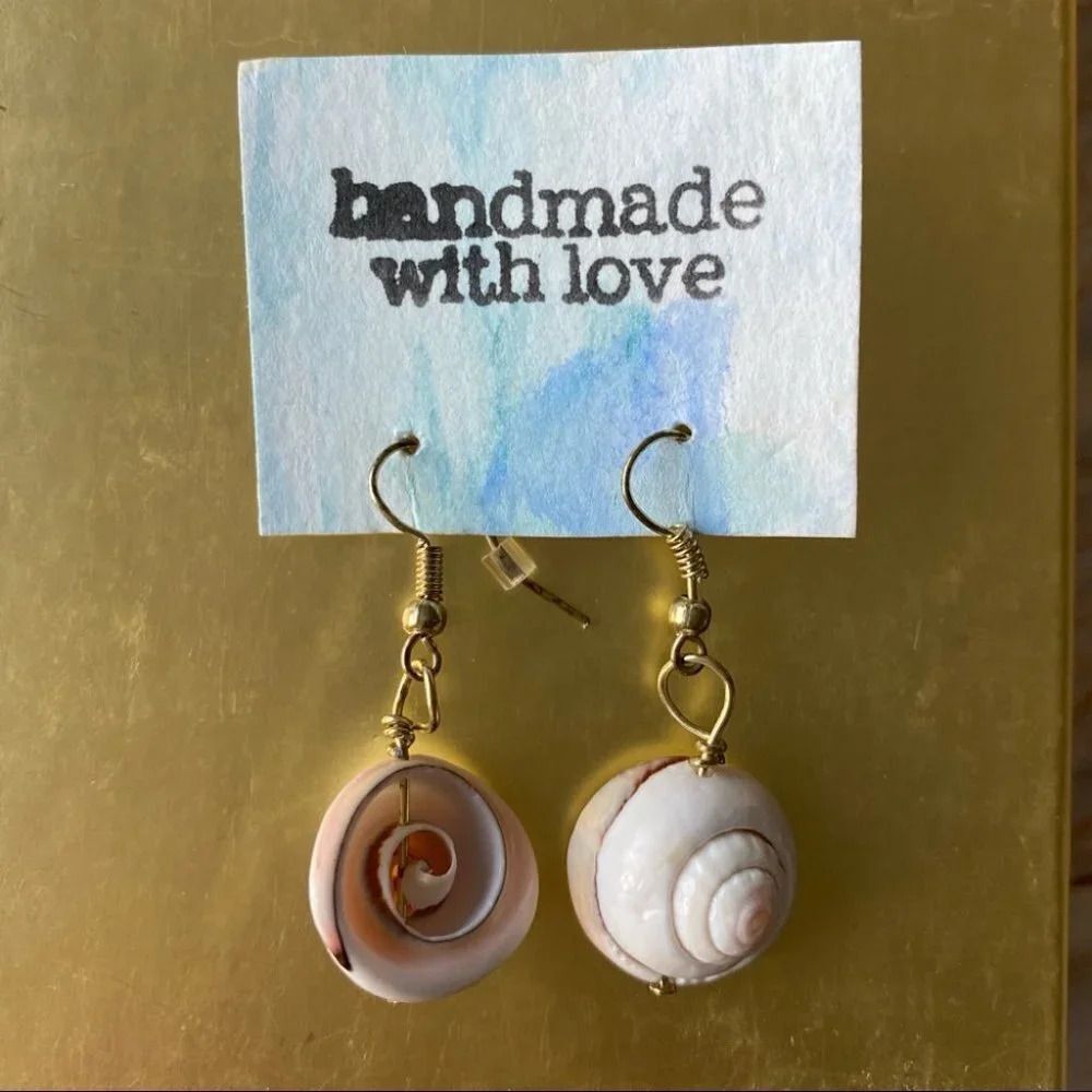 Handmade Spiral Sea Shell Drop Earrings Gold Tone Coastal Beachy‎ Pink Cream